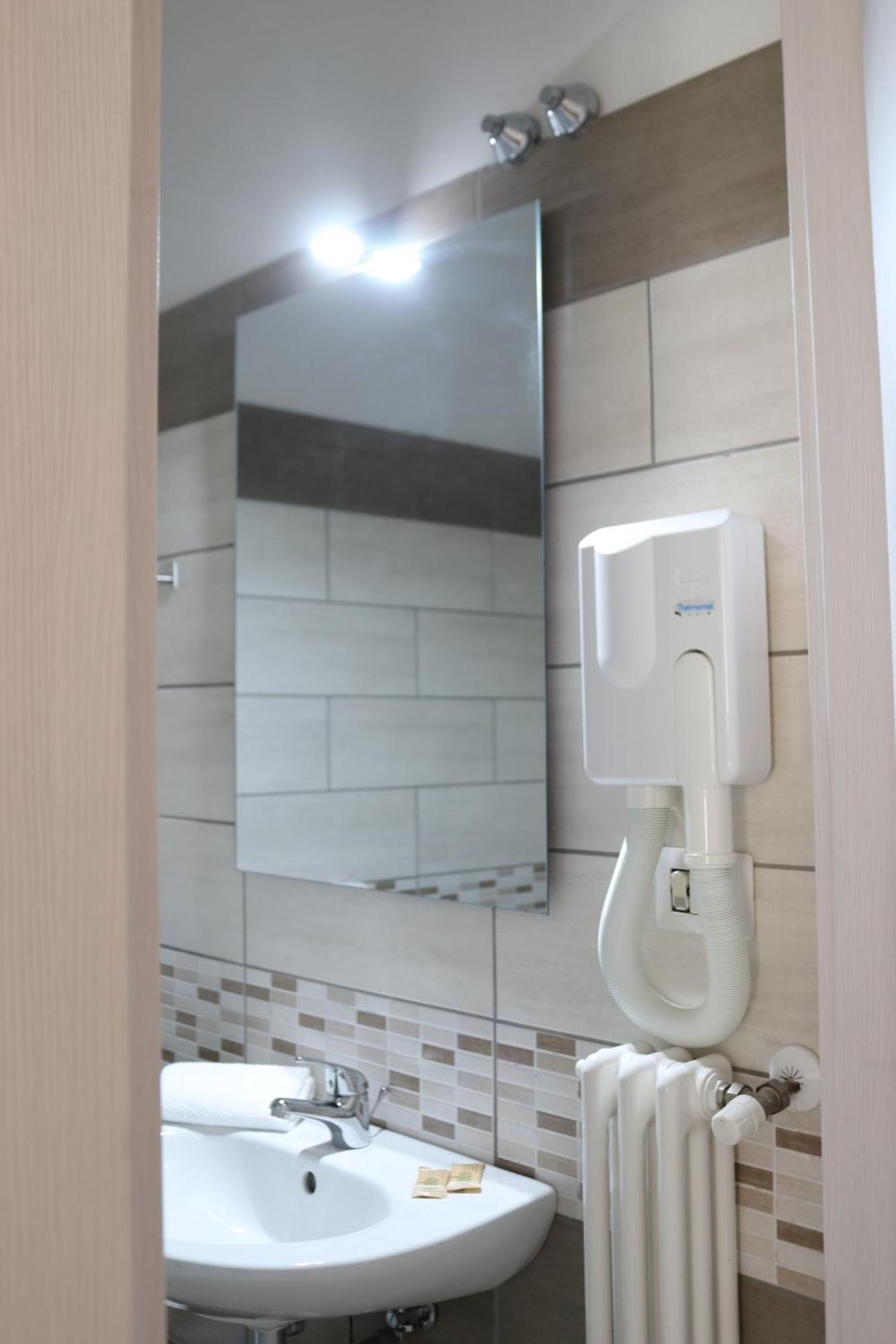 Hotel Villa Trieste Sirmione Bilik gambar
